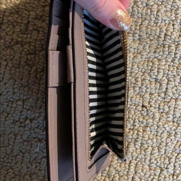 ✨Never Used✨ Kate Spade Cedar Street Wallet - Picture 4 of 7